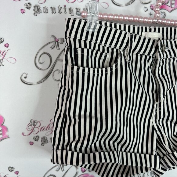 H&M shorts cuffed bottom stripes Black and White Striped Jean Shorts - Picture 4 of 7